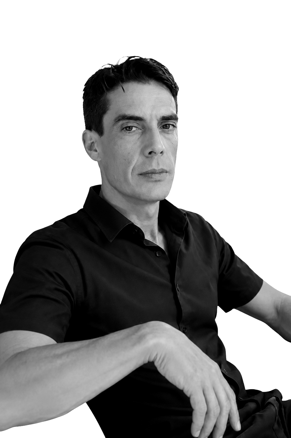 Retrato profesional recortado en blanco y negro de Carlos Aranda Sánchez